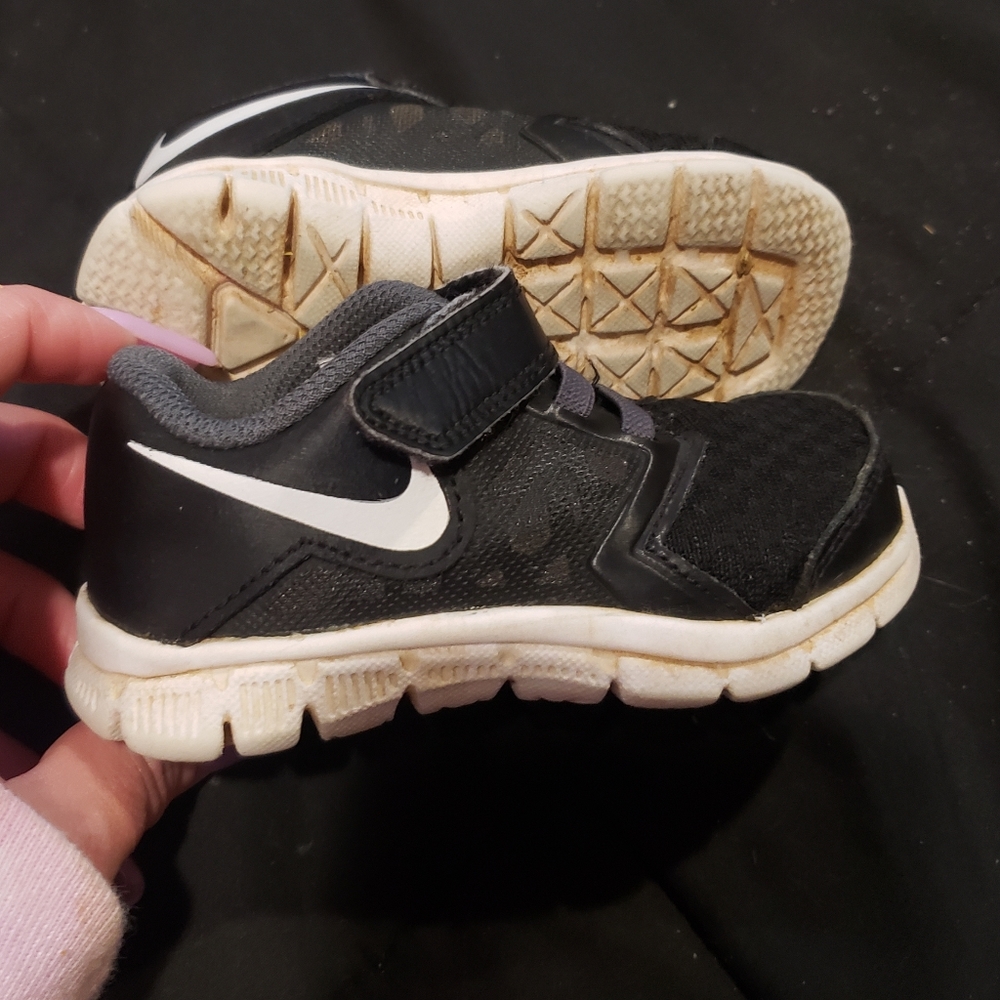 NIKE FLEX Sneakers Toddler sz 6c